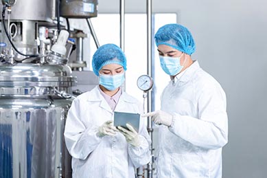 課程結合行業(yè)較新案例，為學員進行行業(yè)知識的分析講解。