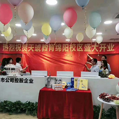 學(xué)校前臺(tái)