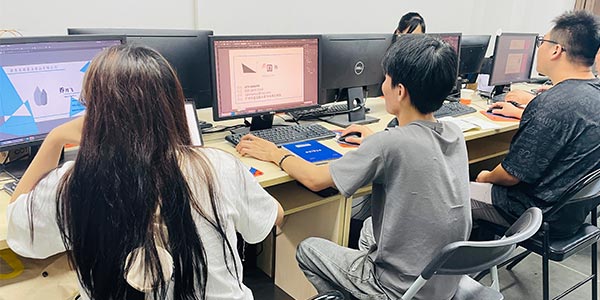 課室