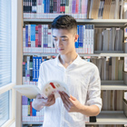 在讀大學生