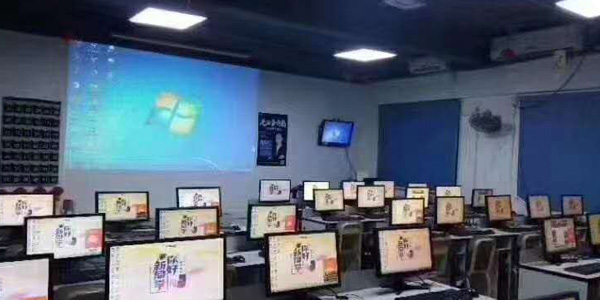 課室