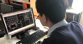 學員電腦制作繪畫圖