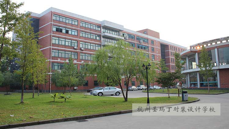 學(xué)校校園一角